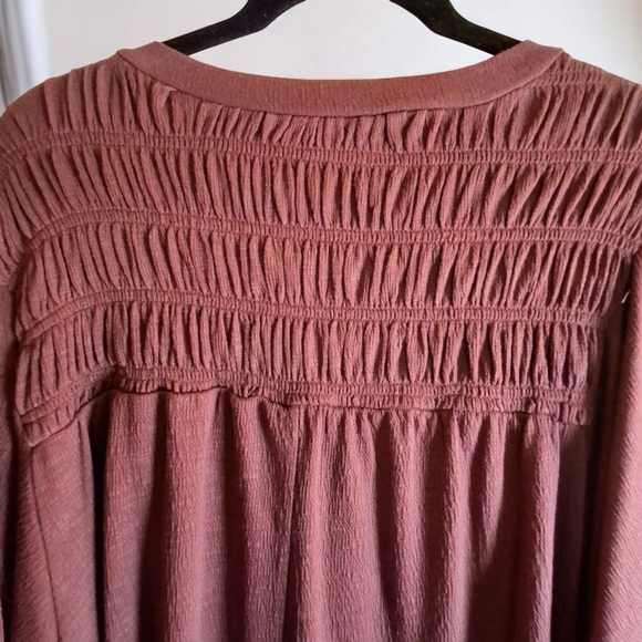 Torrid Purple burgundy top short flowy sleeves ruched neckline and back - Picture 4 of 8